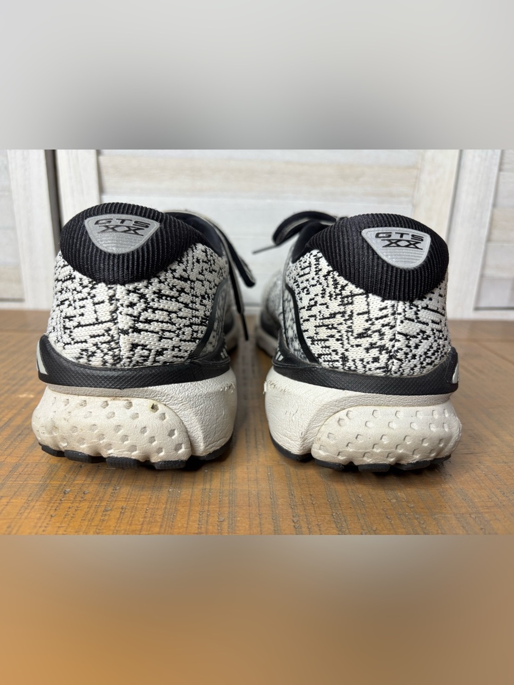 Brooks Adrenaline GTS 20 Oreo Black White Running Shoes Womens 9 M No Insoles - Picture 5 of 16